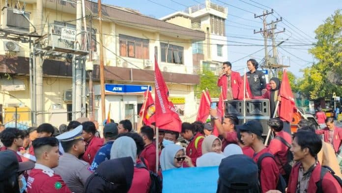 pc_imm_demo_di_polrestabes_medan_ultimatum_datangkan_massa_lebih_besar