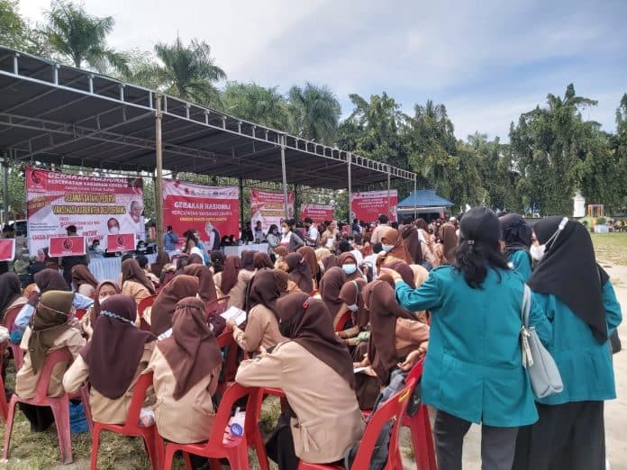 pdi_perjuangan_projo_gelar_vaksinasi_di_8_kabupatenkota