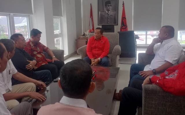 pdip_beri_surat_tugas_prof_ridha_maju_di_pilkada_medan