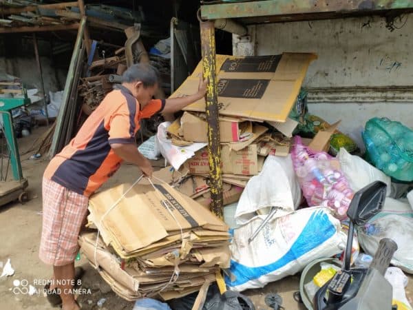 pebisnis_barang_rongsokan_keluhkan_turunnya_pendapatan_hingga_40_persen