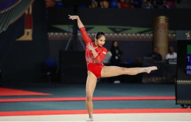 pecah_rekor_lolos_ke_olimpiade_paris_2024_intip_gaya_menawan_sang_pesenam_bertalenta