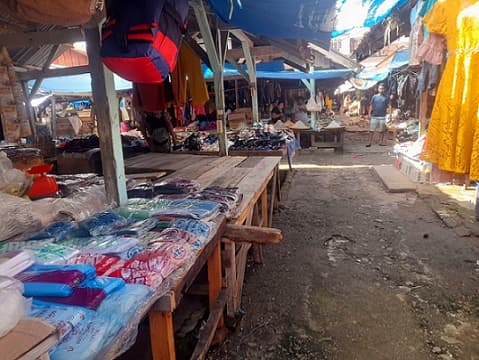 pedagang_along_along_marak_pekan_di_tanah_jawa_sepi_pembeli