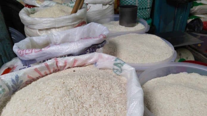 pedagang_beras_di_pasar_tradisional_siantar_tak_ikuti_het_dari_pemerintah