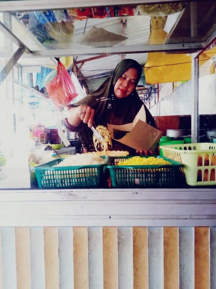 pedagang_di_medan_keluhkan_harga_minyak_goreng_yang_masih_mahal