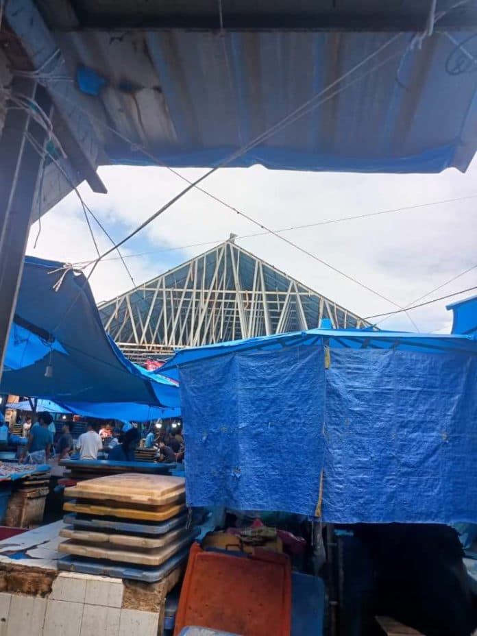 pedagang_di_pasar_dwikora_keluhkan_atap_ambruk_pemko_siantar_sentil_pengelola