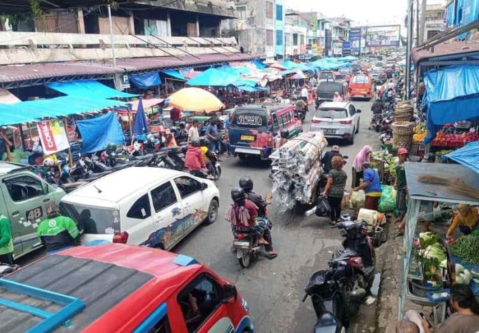 pedagang_gedung_iv_pasar_horas_terganggu_parkiran_kinerja_kadishub_dipertanyakan