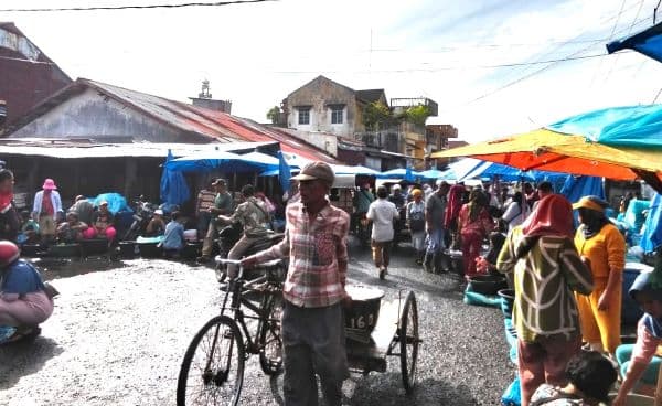 pedagang_ikan_di_badan_jalan_ahmad_dahlan_sibolga_dikeluhkan_pengendara