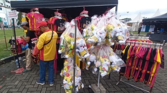 pedagang_merchandise_asal_medan_hingga_jakarta_timur_warnai_pon_xxi_aceh_sumut_2024