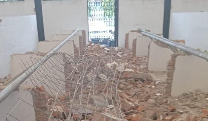 pedagang_pakaian_bekas_gedung_iv_pasar_horas_dipindahkan_ke_balairung_rajawali