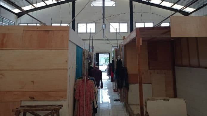 pedagang_pakaian_sudah_berjualan_di_pasar_rakyat_balairung_rajawali_siantar
