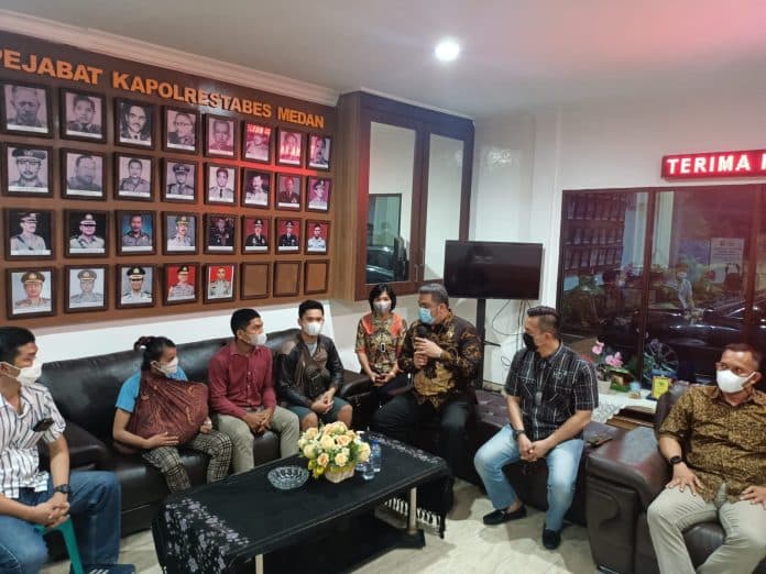 pedagang_sayur_ditikam_preman_yang_ditetapkan_tersangka_akhirnya_berdamai_dengan_pelaku