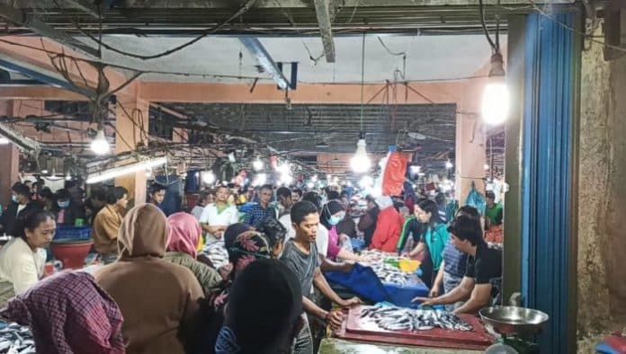 pedagang_tolak_rencana_polri_ajak_preman_pasar_tegakan_protokol_kesehatan_ini_alasannya