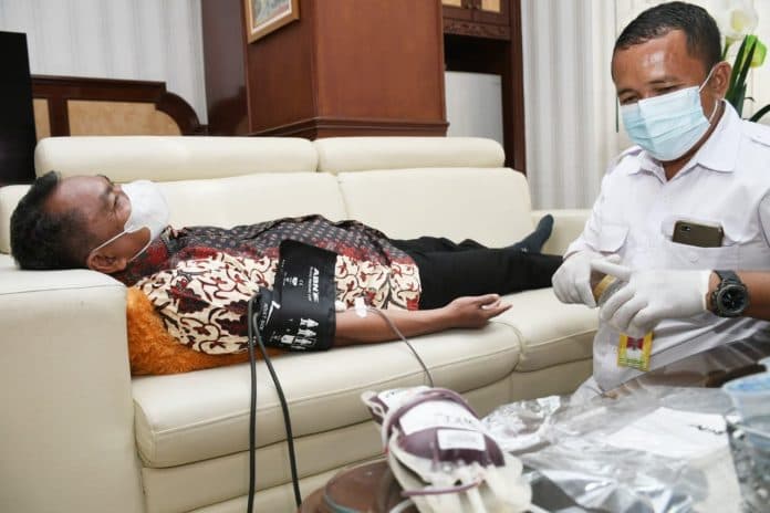 peduli_kesehatan_bupati_dan_wabup_sergai_donor_darah