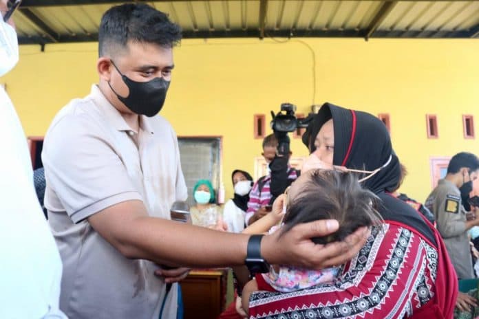 peduli_masyarakat_bobby_nasution_bantu_operasi_bocah_kelainan_mulut
