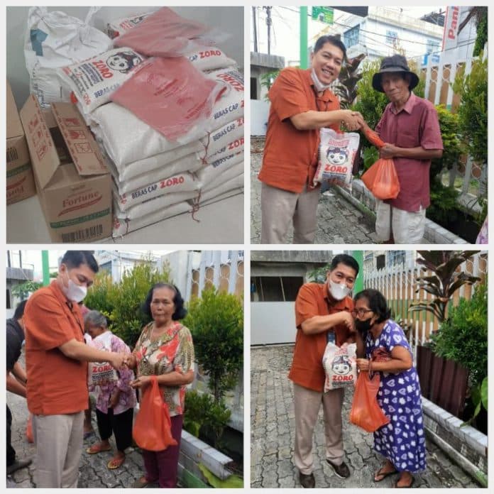 pegadaian_siantar_bagi_bagi_sembako_pada_lansia