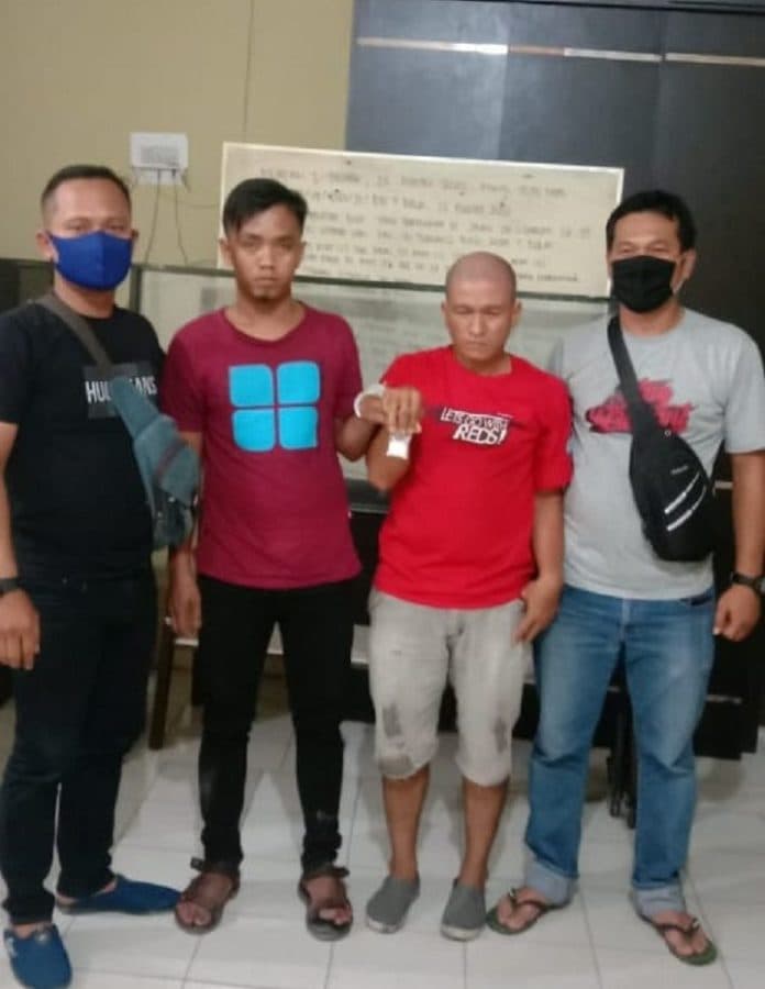pegang_sabu_saat_berkenderaan_dua_pria_ini_digari_si_nandar_diburon