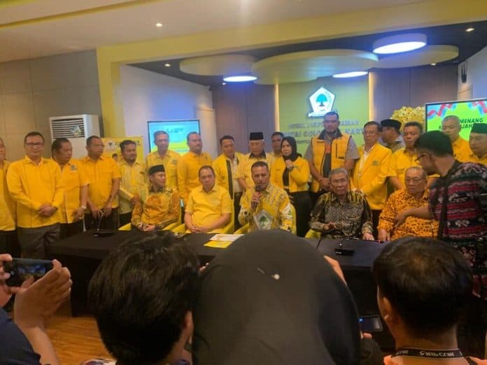 pegang_surat_penugasan_dpp_golkar_ijeck_klaim_sudah_punya_pasangan_maju_pilgubsu