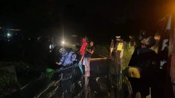 pegunungan_longsor_di_karo_mobil_terjebak_di_reruntuhan_tanah