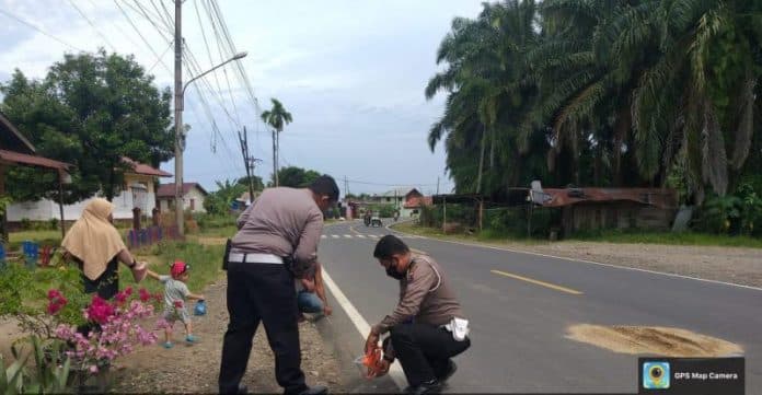 pejalan_kaki_tewas_ditabrak_pengendara_supra_x_di_batang_toru