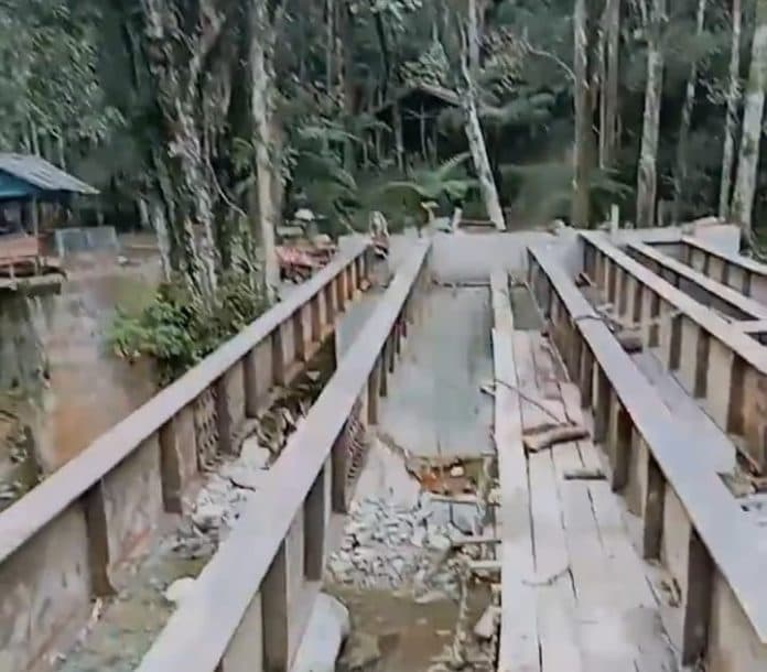 pekerjaan_jembatan_lau_buaya_desa_simempar_molor_dari_jadwal