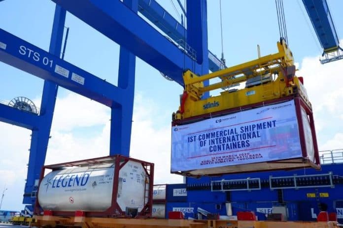 pelabuhan_kuala_tanjung_layani_pelayaran_peti_kemas_internasional