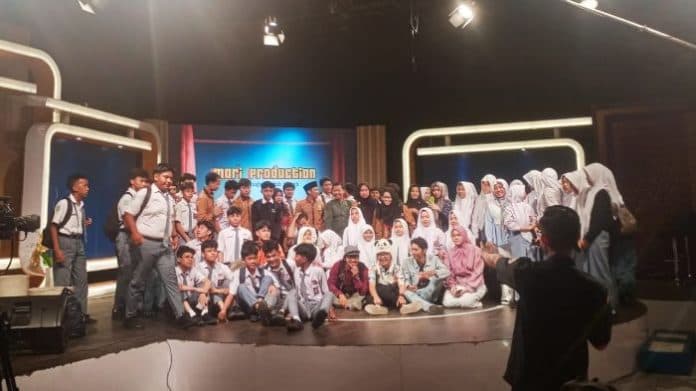 pelajar_antusias_menyaksikan_seni_teater_di_opera_medan