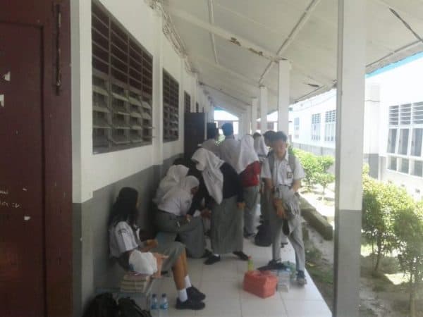 pelajar_sma_negeri_1_siantar_di_simalungun_berkerumun_di_sekolah_tak_patuhi_prokes