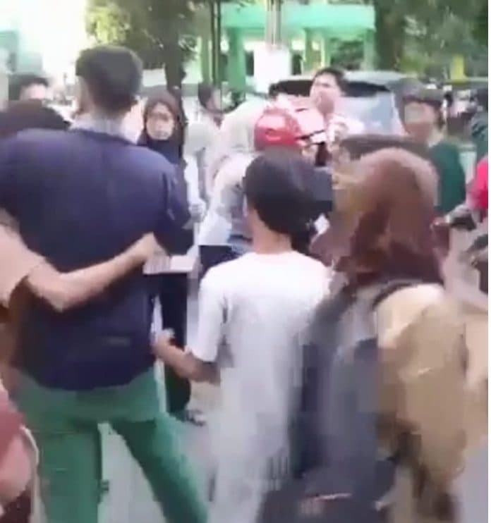 pelajar_smk_uisu_dikeroyok_lawan_main_sepak_bola