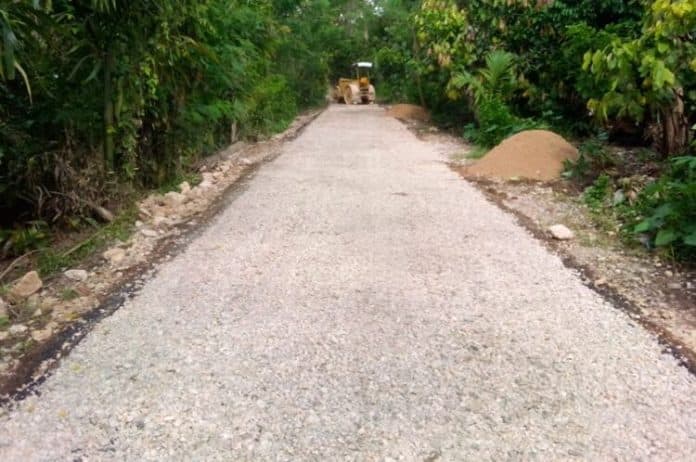 pelaksana_proyek_tutup_akses_jalan_2_kecamatan_warga_kecewa_pada_pemkab_dairi
