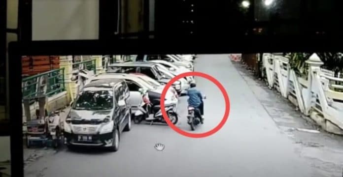 pelaku_curanmor_beraksi_di_parkiran_kantor_wali_kota_medan