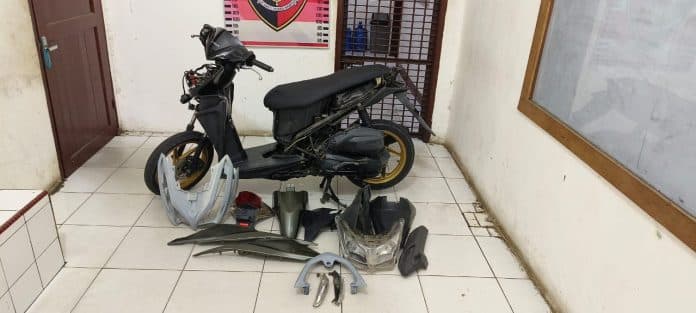 pelaku_curanmor_diringkus_dari_rumahnya_ternyata_tetangga_korban