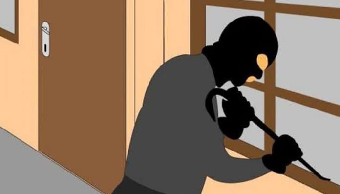 pelaku_pembobolan_rumah_di_deli_tua_ditangkap_pelaku_diamuk_masa