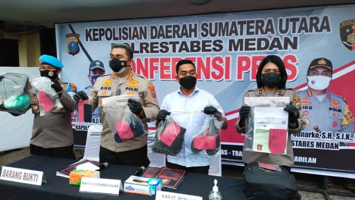 pelaku_pembunuhan_driver_taksi_online_ditembak_mati