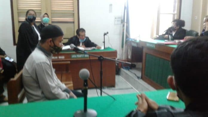 pelaku_pencemaran_nama_baik_pejabat_palas_divonis_4_bulan