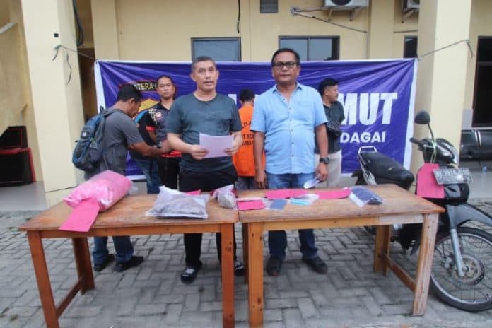pelaku_pencurian_dan_pembunuhan_di_desa_cempedak_lobang_sergai_ditangkap