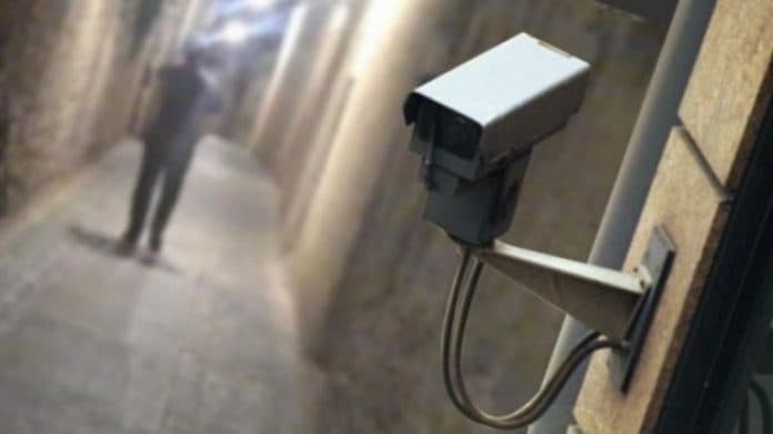 pelaku_perampokan_di_kantor_mekar_belawan_terpantau_cctv