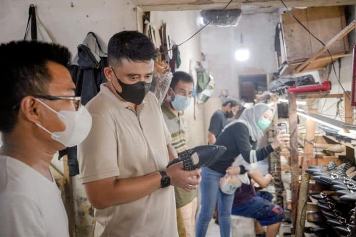 pelaku_umkm_konveksi_sepatu_medan_denai_bentuk_koperasi_bobby_janji_beri_bantuan