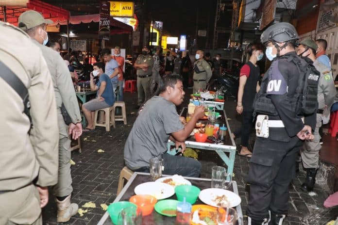 pelaku_usaha_di_medan_mulai_patuhi_ppkm_mikro