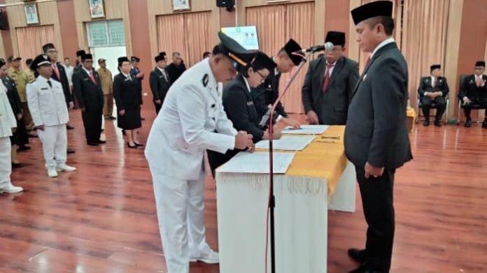 pelantikan_70_pns_di_simalungun_sekda_tekankan_disiplin_kerja_dan_fokus_pelayanan