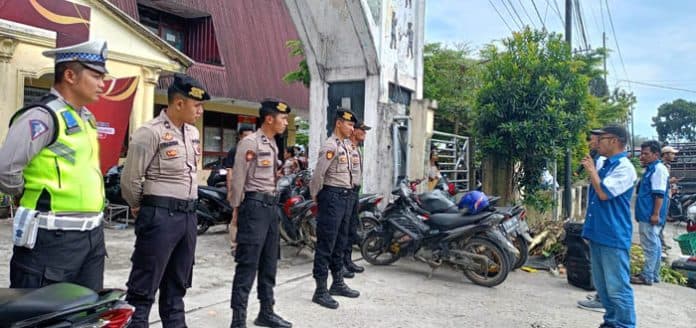 pelantikan_pps_se_dairi_diwarnai_aksi_unjuk_rasa_gamki