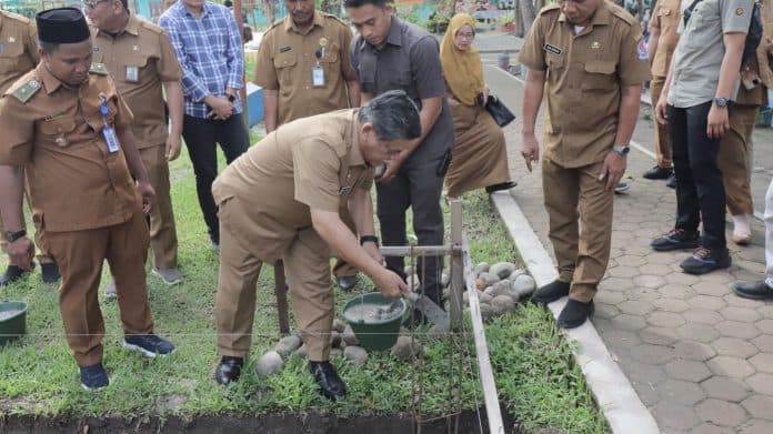 peletakan_batu_pertama_aula_sma_negeri_2_lubuk_pakamwabup_pendidikan_media_paling_efektif_lahirkan_generasi_unggul