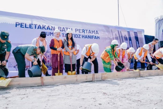 peletakan_batu_pertama_pembangunan_rumah_tahfidz_dan_panti_asuhan_hanifah_bobby_nasution_semoga_bermanfaat