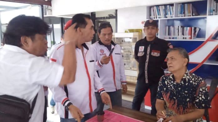 pelimpahan_tahap_ii_kasus_ratu_entok_di_kejari_medan_ricuh_hbb_minta_jpu_diganti
