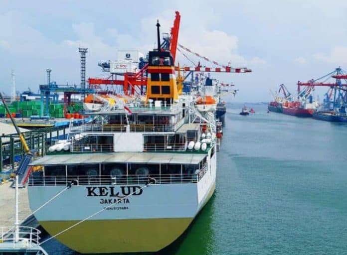 pelni_medan_puncak_kedatangan_pemudik_di_belawan_20_april