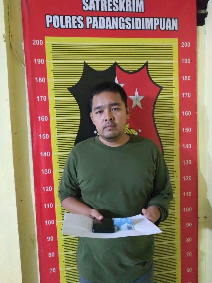 pemain_judi_online_masuk_kerangkeng_di_padangsidimpuan