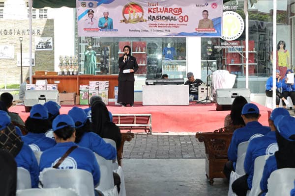 pematang_siantar_raih_penghargaan_kota_terbaik_pencapaian_kb