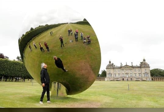 pematung_anish_kapoor_pameran_di_rumah_megah_walpole