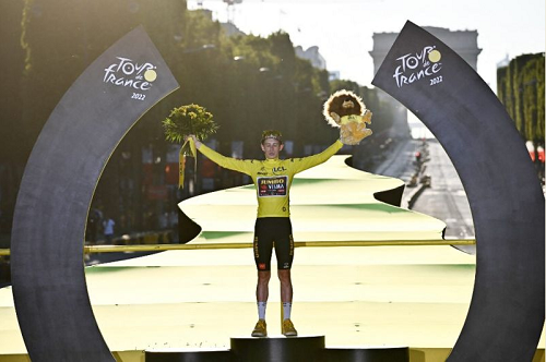 pembalap_sepeda_denmark_jonas_vingegaard_kampiun_tour_de_france_2022