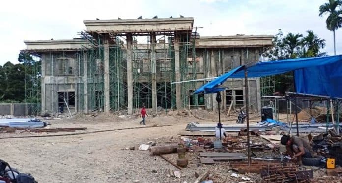 pembangunan_gedung_pn_palas_tidak_terapkan_aturan_keselamatan_pekerja