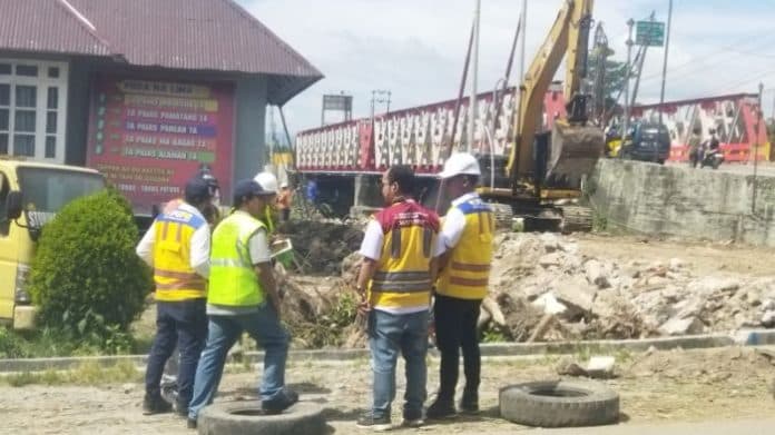pembangunan_jembatan_di_sungai_toba_porsea_disoroti